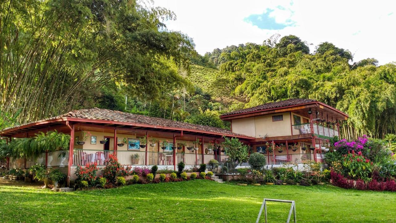 Finca Turistica Los Rosales Перейра Экстерьер фото